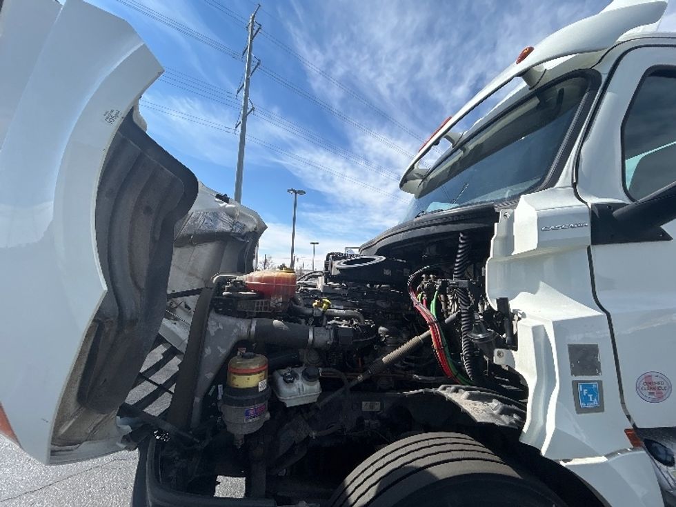 2018 Freightliner Cascadia 126" Day cab photo 16