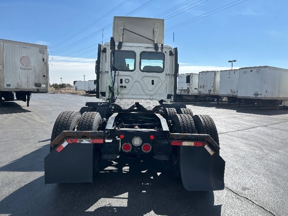 2018 Freightliner Cascadia 126" Day cab photo 19