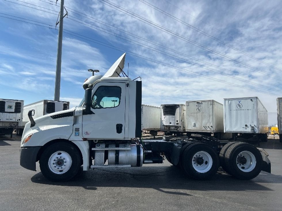 2018 Freightliner Cascadia 126" Day cab photo 4