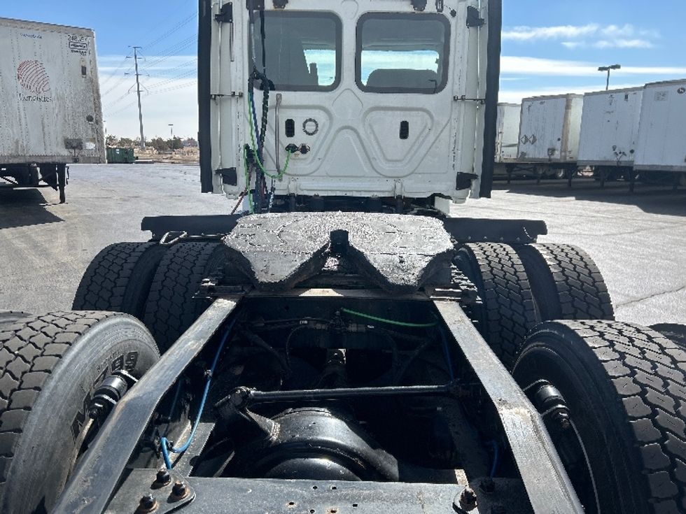 2018 Freightliner Cascadia 126" Day cab photo 6