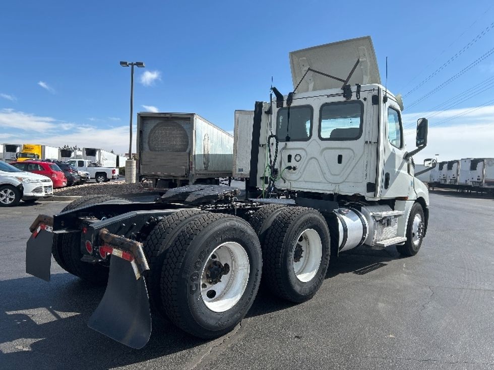 2018 Freightliner Cascadia 126" Day cab photo 7