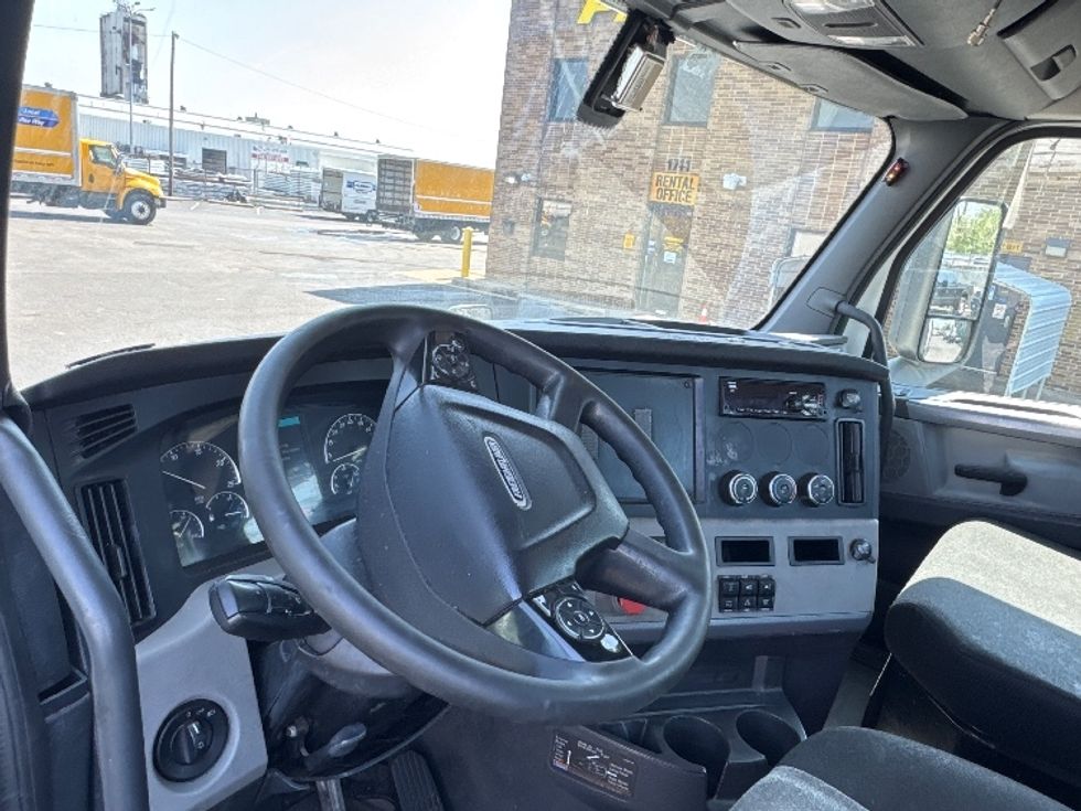 Day Cab Tractor-Heavy Duty Tractors-Freightliner-2018-T12664ST-Baltimore-MD-628,812\n\t\tmiles-$ 29,500 - Image 10
