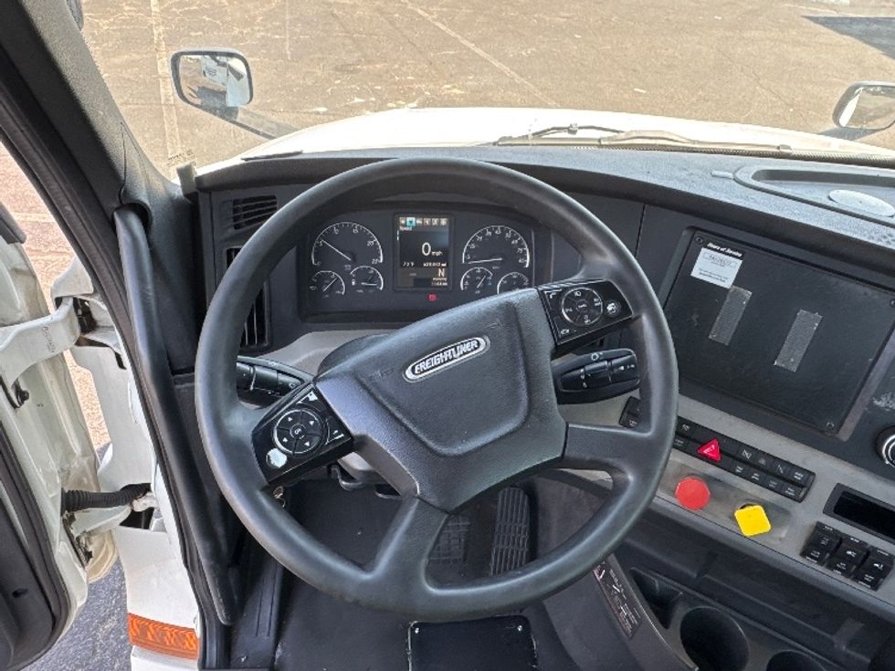 Day Cab Tractor-Heavy Duty Tractors-Freightliner-2018-T12664ST-Baltimore-MD-628,812\n\t\tmiles-$ 29,500 - Image 11