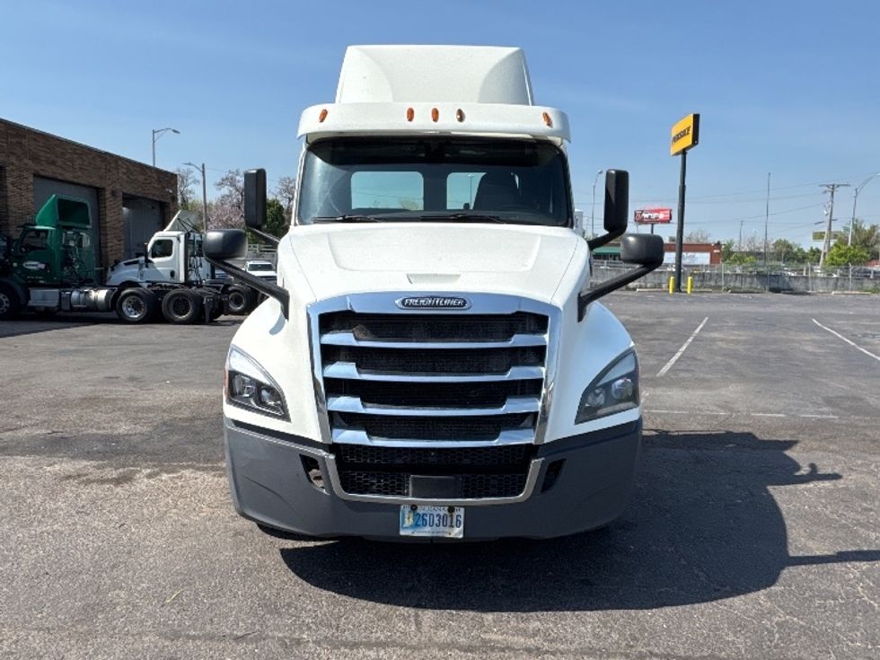Day Cab Tractor-Heavy Duty Tractors-Freightliner-2018-T12664ST-Baltimore-MD-628,812\n\t\tmiles-$ 29,500 - Image 2