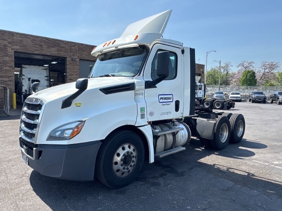 Day Cab Tractor-Heavy Duty Tractors-Freightliner-2018-T12664ST-Baltimore-MD-628,812\n\t\tmiles-$ 29,500 - Image 3