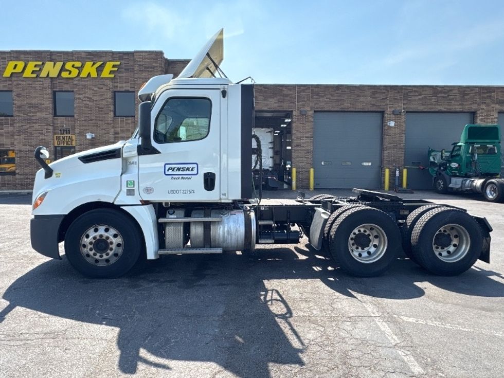Day Cab Tractor-Heavy Duty Tractors-Freightliner-2018-T12664ST-Baltimore-MD-628,812\n\t\tmiles-$ 29,500 - Image 4