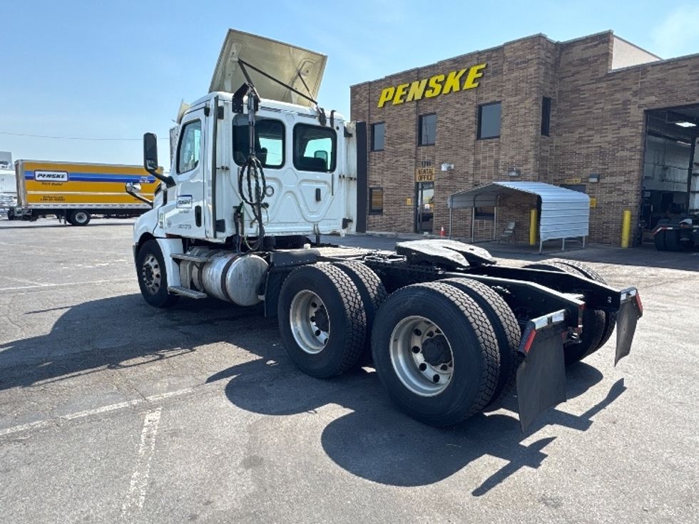 Day Cab Tractor-Heavy Duty Tractors-Freightliner-2018-T12664ST-Baltimore-MD-628,812\n\t\tmiles-$ 29,500 - Image 5