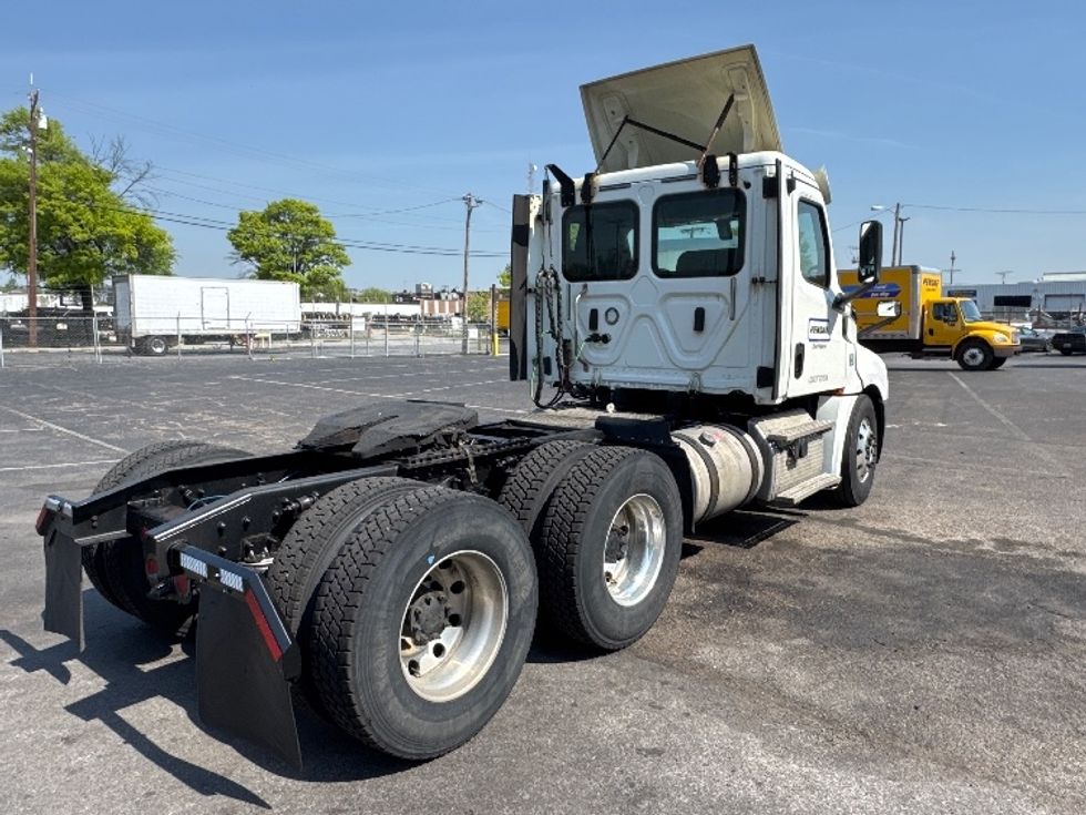 Day Cab Tractor-Heavy Duty Tractors-Freightliner-2018-T12664ST-Baltimore-MD-628,812\n\t\tmiles-$ 29,500 - Image 7