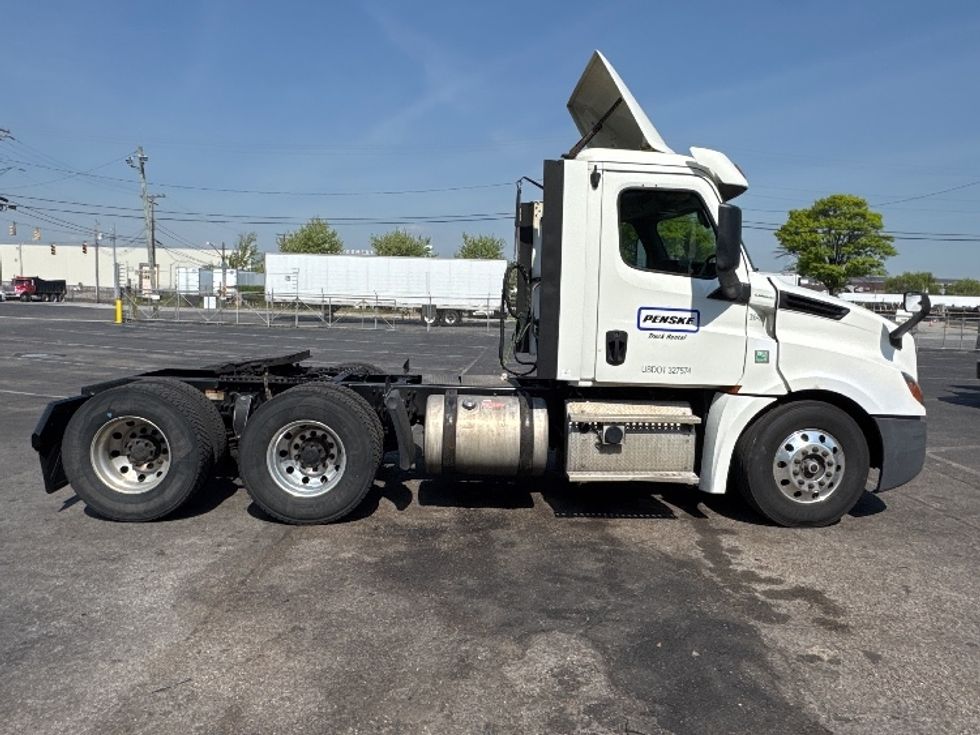 Day Cab Tractor-Heavy Duty Tractors-Freightliner-2018-T12664ST-Baltimore-MD-628,812\n\t\tmiles-$ 29,500 - Image 8