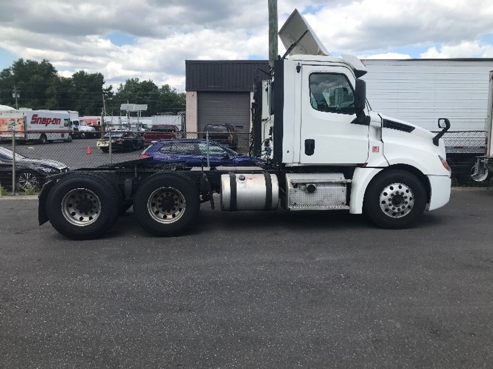 Day Cab Tractor-Heavy Duty Tractors-Freightliner-2018-T12664ST-Baltimore-MD-679,238\n\t\tmiles-$ 27,500 - Image 7