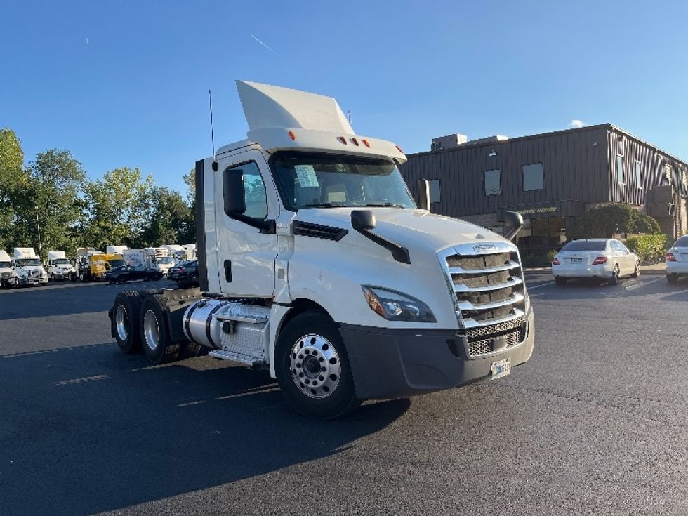 Day Cab Tractor-Heavy Duty Tractors-Freightliner-2018-T12664ST-Bensalem-PA-504,829\n\t\tmiles-$ 41,250 - Image 1