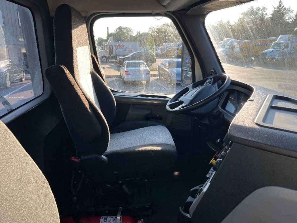 Day Cab Tractor-Heavy Duty Tractors-Freightliner-2018-T12664ST-Bensalem-PA-504,829\n\t\tmiles-$ 41,250 - Image 14