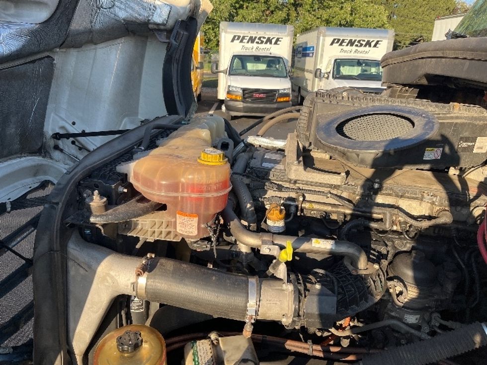 Day Cab Tractor-Heavy Duty Tractors-Freightliner-2018-T12664ST-Bensalem-PA-504,829\n\t\tmiles-$ 41,250 - Image 16