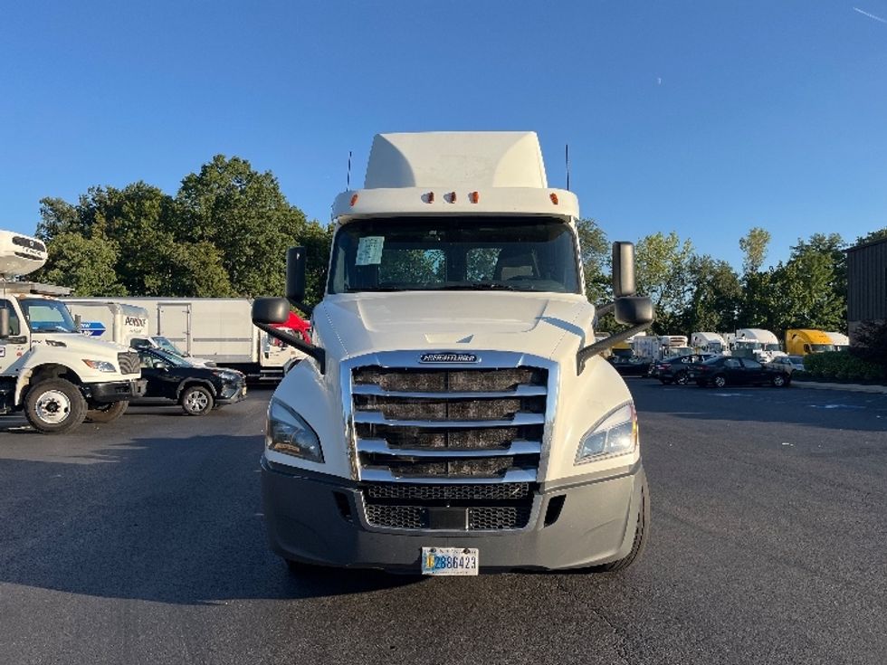 Day Cab Tractor-Heavy Duty Tractors-Freightliner-2018-T12664ST-Bensalem-PA-504,829\n\t\tmiles-$ 41,250 - Image 2