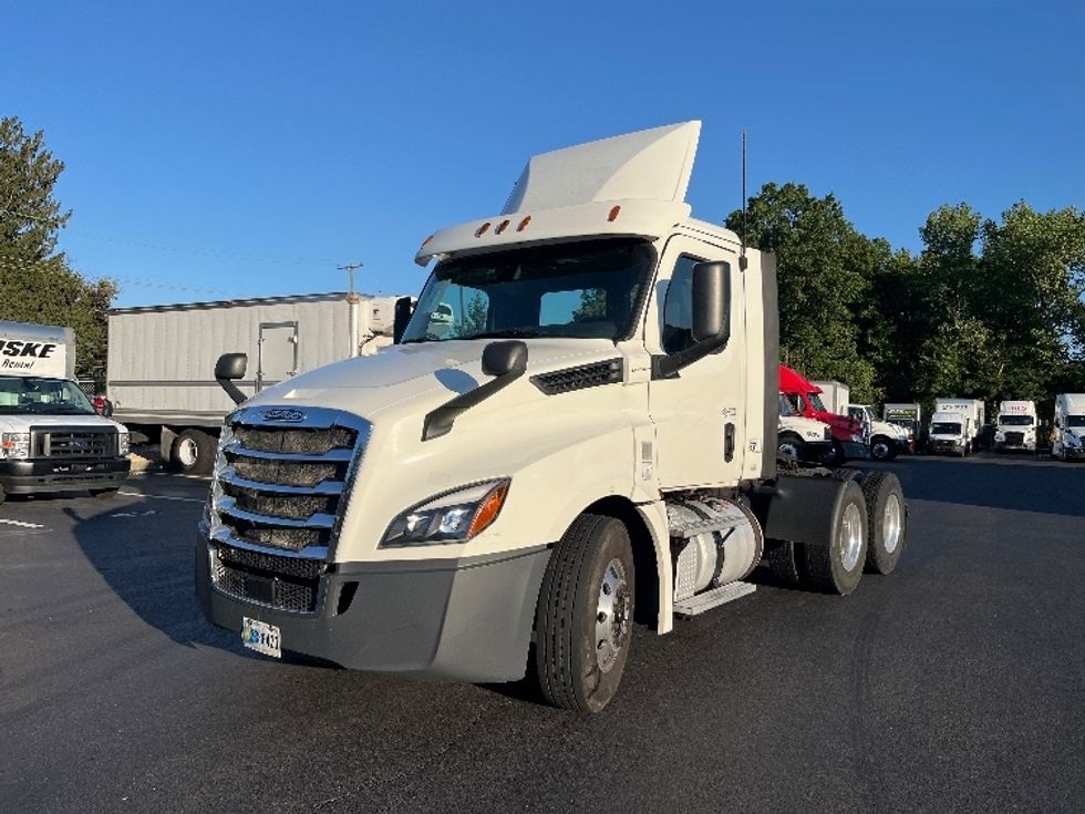 Day Cab Tractor-Heavy Duty Tractors-Freightliner-2018-T12664ST-Bensalem-PA-504,829\n\t\tmiles-$ 41,250 - Image 3