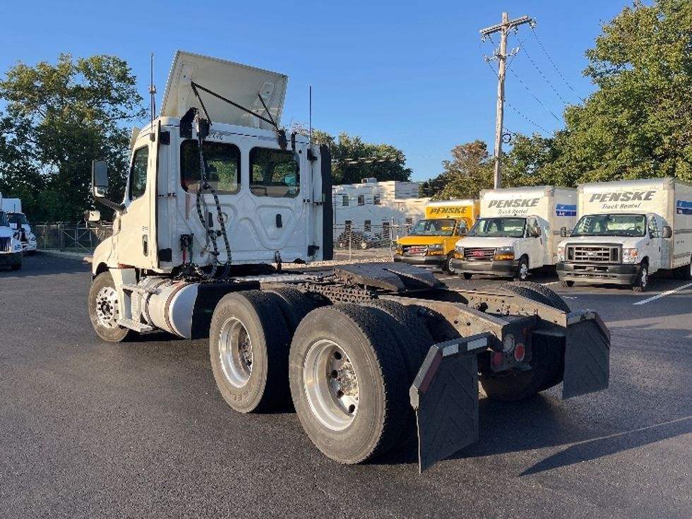 Day Cab Tractor-Heavy Duty Tractors-Freightliner-2018-T12664ST-Bensalem-PA-504,829\n\t\tmiles-$ 41,250 - Image 5