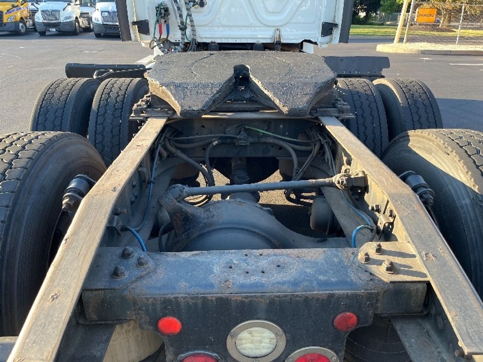 Day Cab Tractor-Heavy Duty Tractors-Freightliner-2018-T12664ST-Bensalem-PA-504,829\n\t\tmiles-$ 41,250 - Image 6