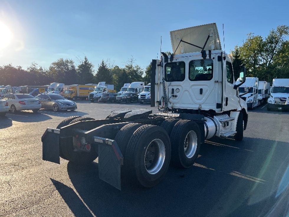 Day Cab Tractor-Heavy Duty Tractors-Freightliner-2018-T12664ST-Bensalem-PA-504,829\n\t\tmiles-$ 41,250 - Image 7