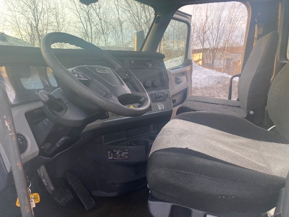Day Cab Tractor-Heavy Duty Tractors-Freightliner-2018-T12664ST-Binghamton-NY-461,345\n\t\tmiles-$ 32,750 - Image 10