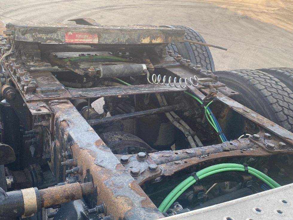 Day Cab Tractor-Heavy Duty Tractors-Freightliner-2018-T12664ST-Binghamton-NY-461,345\n\t\tmiles-$ 32,750 - Image 17