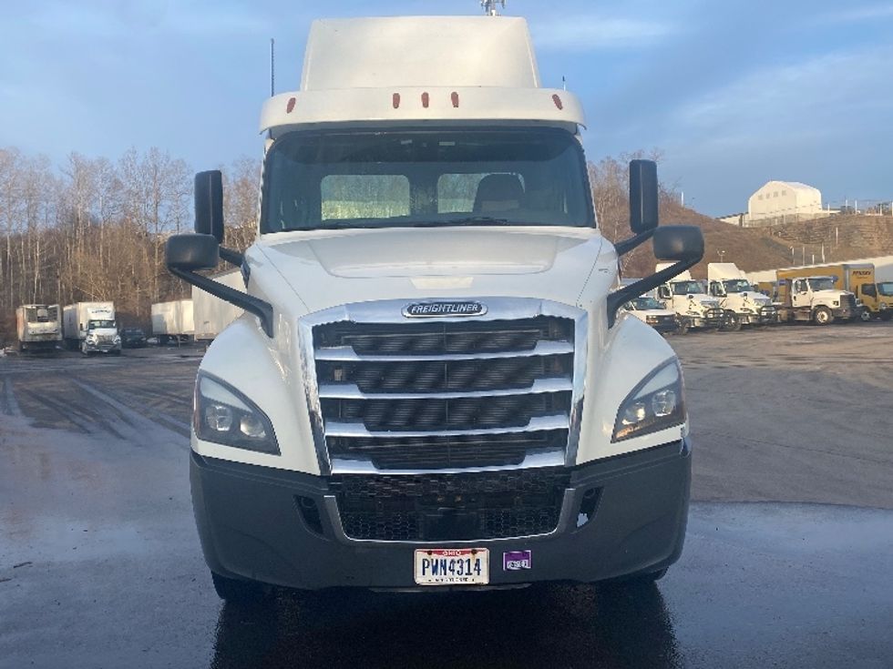 Day Cab Tractor-Heavy Duty Tractors-Freightliner-2018-T12664ST-Binghamton-NY-461,345\n\t\tmiles-$ 32,750 - Image 2