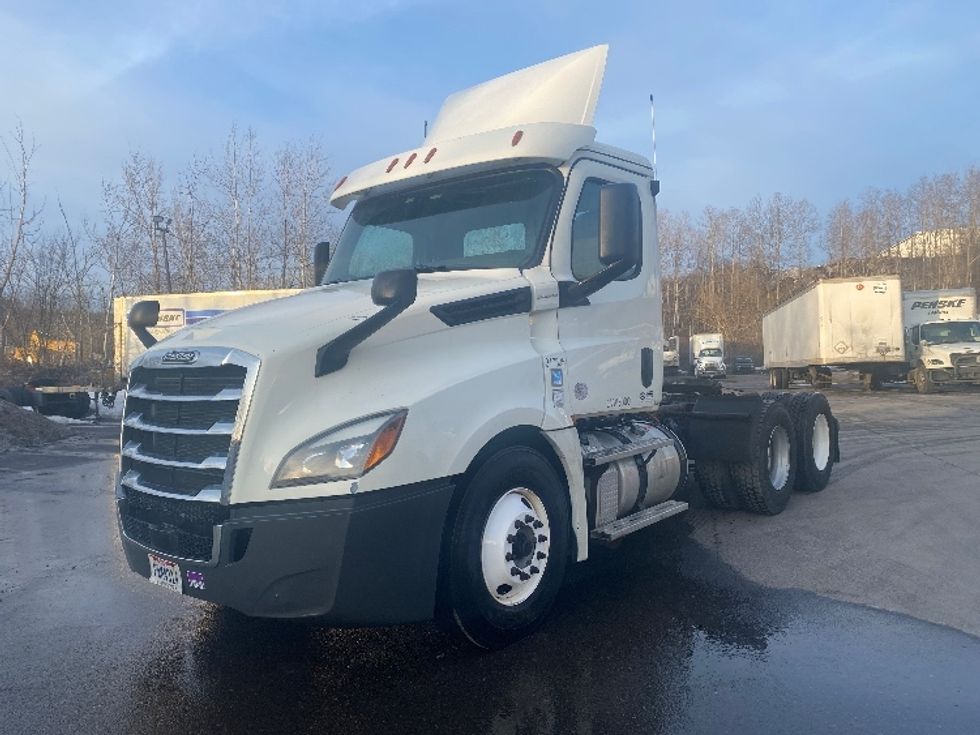 Day Cab Tractor-Heavy Duty Tractors-Freightliner-2018-T12664ST-Binghamton-NY-461,345\n\t\tmiles-$ 32,750 - Image 3