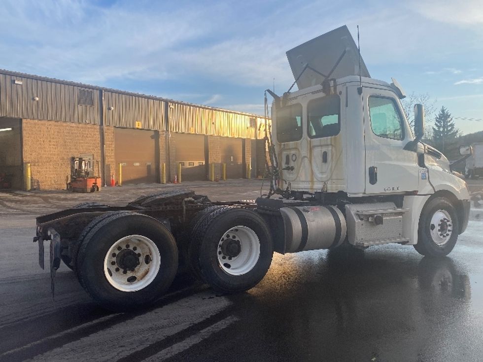 Day Cab Tractor-Heavy Duty Tractors-Freightliner-2018-T12664ST-Binghamton-NY-461,345\n\t\tmiles-$ 32,750 - Image 7