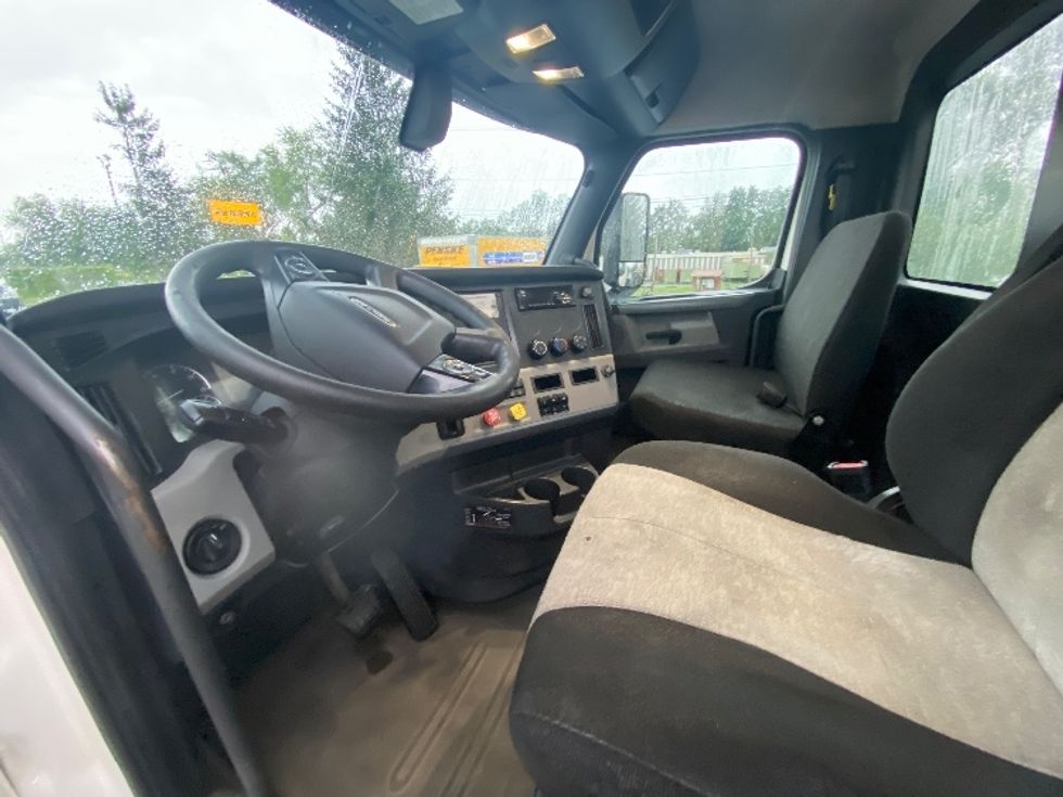 Day Cab Tractor-Heavy Duty Tractors-Freightliner-2018-T12664ST-Binghamton-NY-487,065\n\t\tmiles-$ 35,750 - Image 10