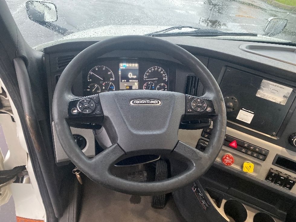 Day Cab Tractor-Heavy Duty Tractors-Freightliner-2018-T12664ST-Binghamton-NY-487,065\n\t\tmiles-$ 35,750 - Image 11