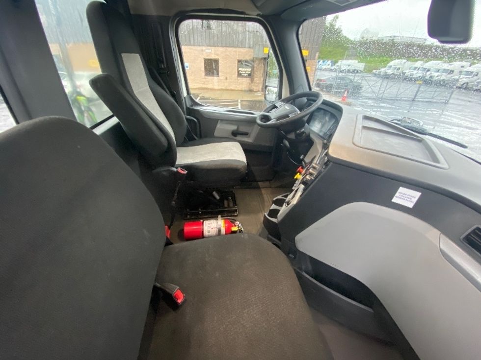 Day Cab Tractor-Heavy Duty Tractors-Freightliner-2018-T12664ST-Binghamton-NY-487,065\n\t\tmiles-$ 35,750 - Image 14
