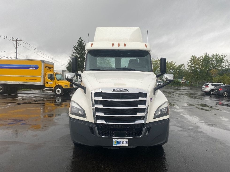 Day Cab Tractor-Heavy Duty Tractors-Freightliner-2018-T12664ST-Binghamton-NY-487,065\n\t\tmiles-$ 35,750 - Image 2