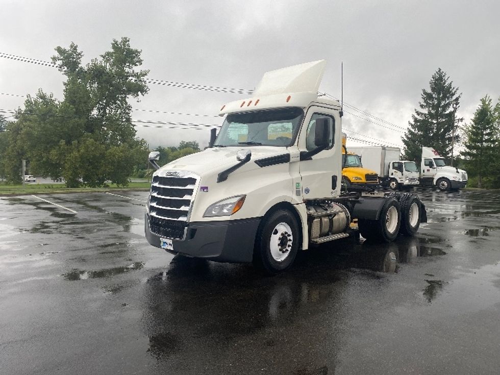 Day Cab Tractor-Heavy Duty Tractors-Freightliner-2018-T12664ST-Binghamton-NY-487,065\n\t\tmiles-$ 35,750 - Image 3
