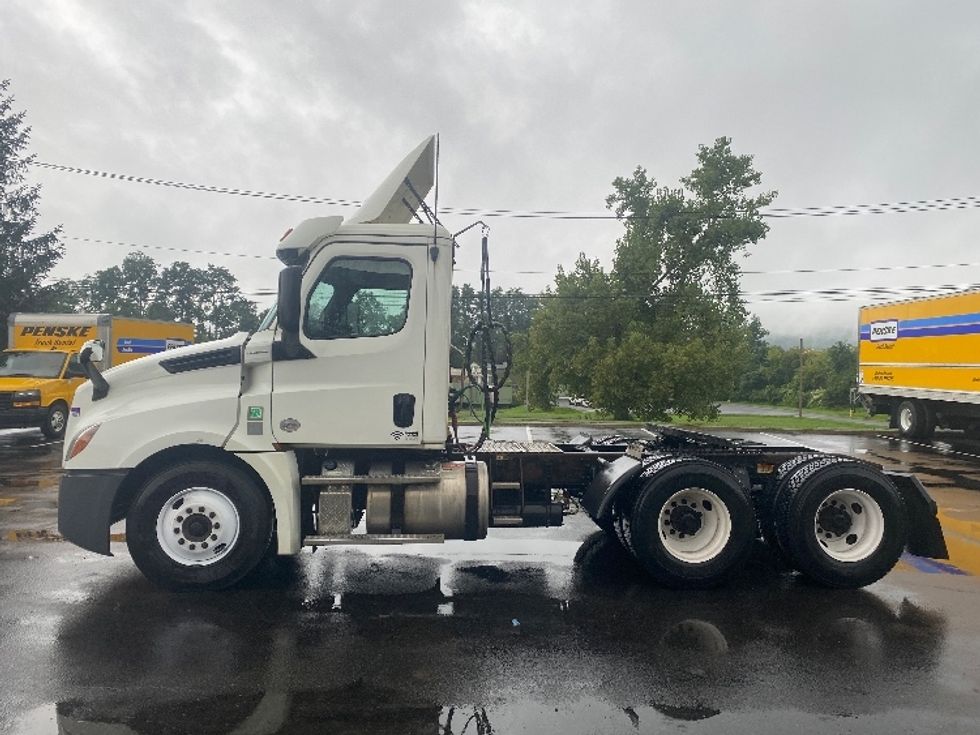 Day Cab Tractor-Heavy Duty Tractors-Freightliner-2018-T12664ST-Binghamton-NY-487,065\n\t\tmiles-$ 35,750 - Image 4