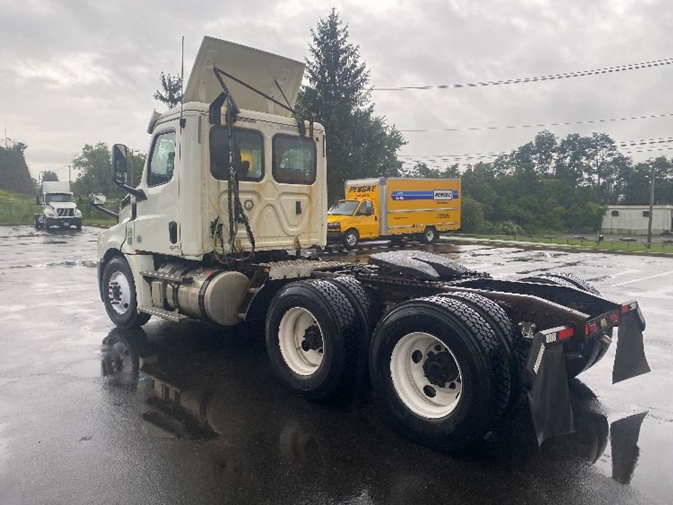Day Cab Tractor-Heavy Duty Tractors-Freightliner-2018-T12664ST-Binghamton-NY-487,065\n\t\tmiles-$ 35,750 - Image 5
