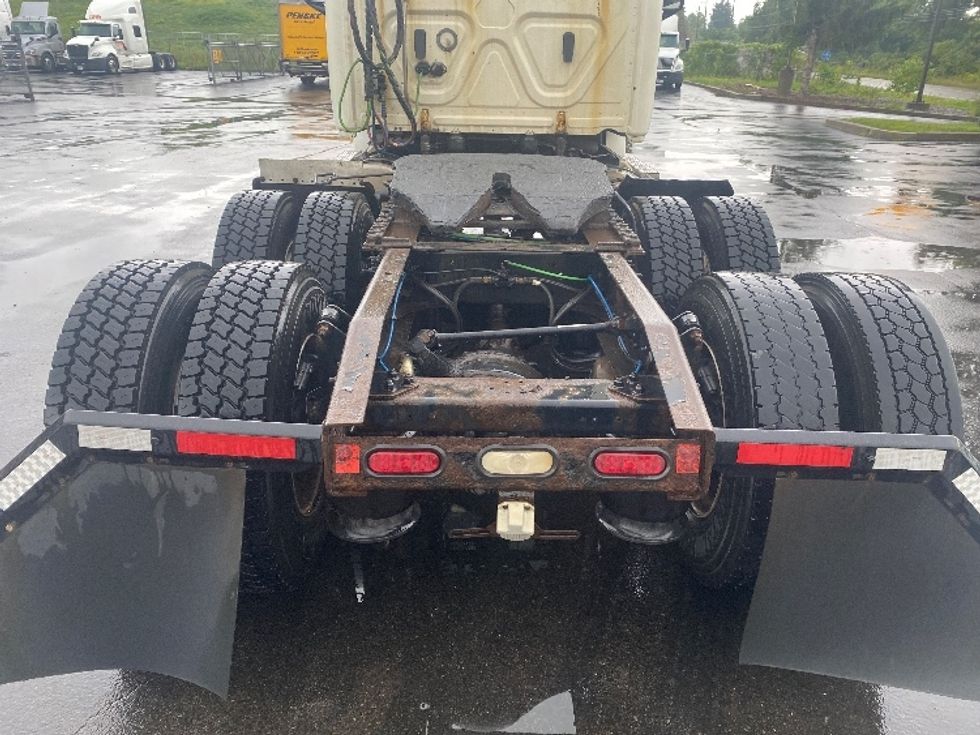Day Cab Tractor-Heavy Duty Tractors-Freightliner-2018-T12664ST-Binghamton-NY-487,065\n\t\tmiles-$ 35,750 - Image 6