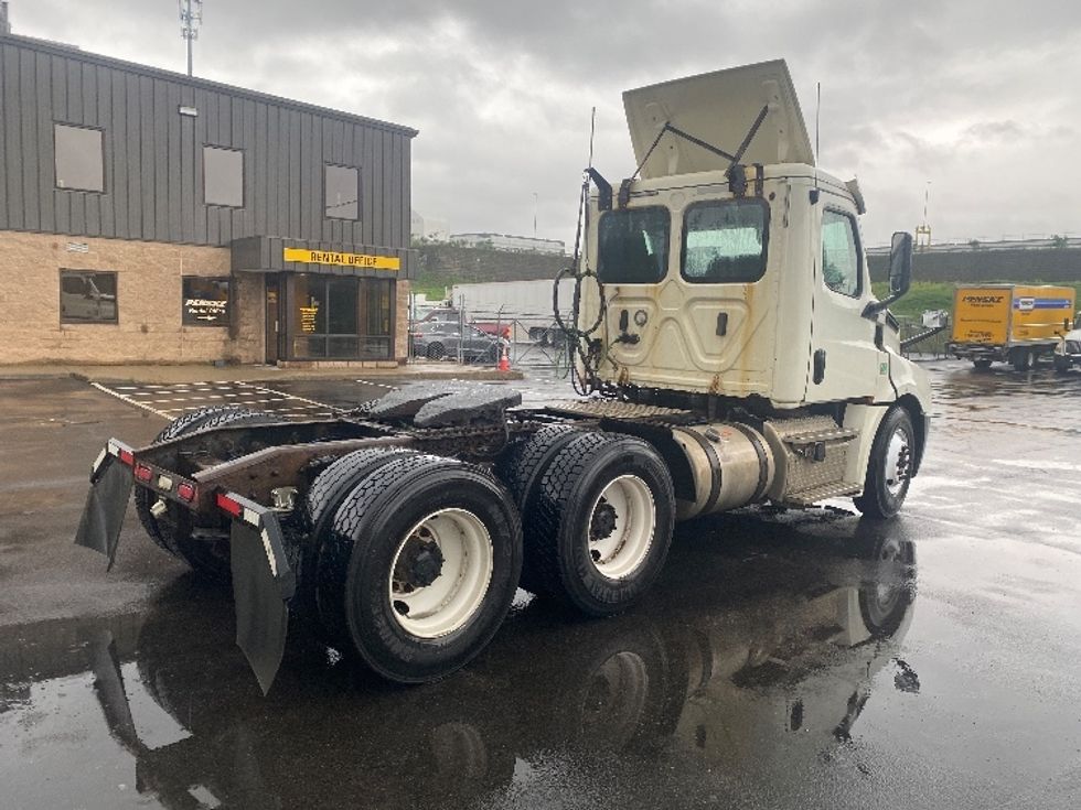 Day Cab Tractor-Heavy Duty Tractors-Freightliner-2018-T12664ST-Binghamton-NY-487,065\n\t\tmiles-$ 35,750 - Image 7