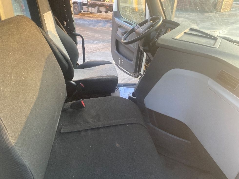 Day Cab Tractor-Heavy Duty Tractors-Freightliner-2018-T12664ST-Binghamton-NY-495,065\n\t\tmiles-$ 33,000 - Image 14