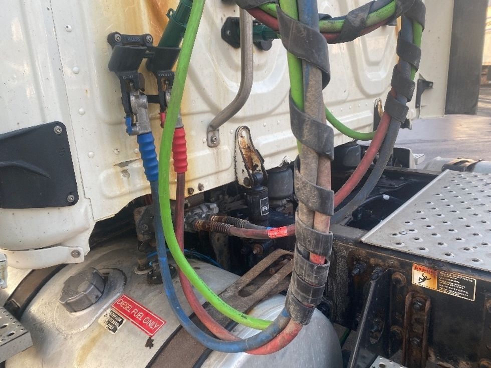 Day Cab Tractor-Heavy Duty Tractors-Freightliner-2018-T12664ST-Binghamton-NY-495,065\n\t\tmiles-$ 33,000 - Image 17