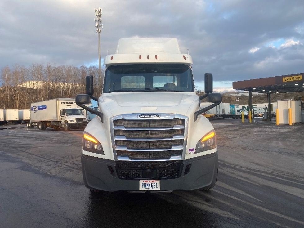 Day Cab Tractor-Heavy Duty Tractors-Freightliner-2018-T12664ST-Binghamton-NY-495,065\n\t\tmiles-$ 33,000 - Image 2