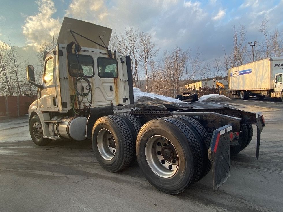 Day Cab Tractor-Heavy Duty Tractors-Freightliner-2018-T12664ST-Binghamton-NY-495,065\n\t\tmiles-$ 33,000 - Image 5