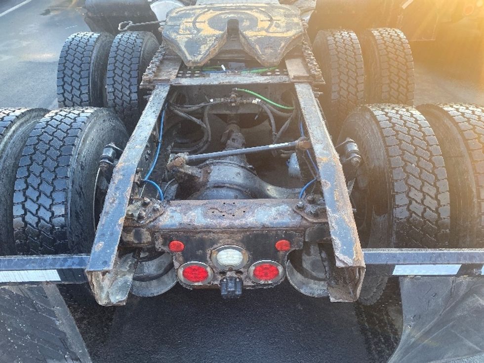 Day Cab Tractor-Heavy Duty Tractors-Freightliner-2018-T12664ST-Binghamton-NY-495,065\n\t\tmiles-$ 33,000 - Image 6