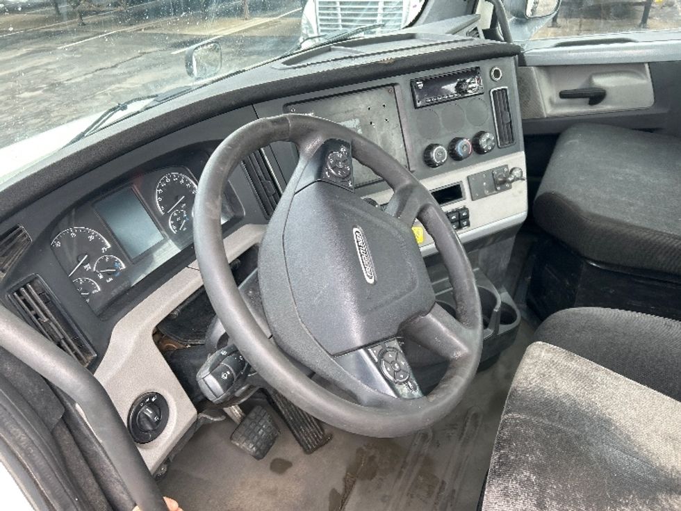 Day Cab Tractor-Heavy Duty Tractors-Freightliner-2018-T12664ST-Binghamton-NY-540,000\n\t\tmiles-$ 31,250 - Image 10