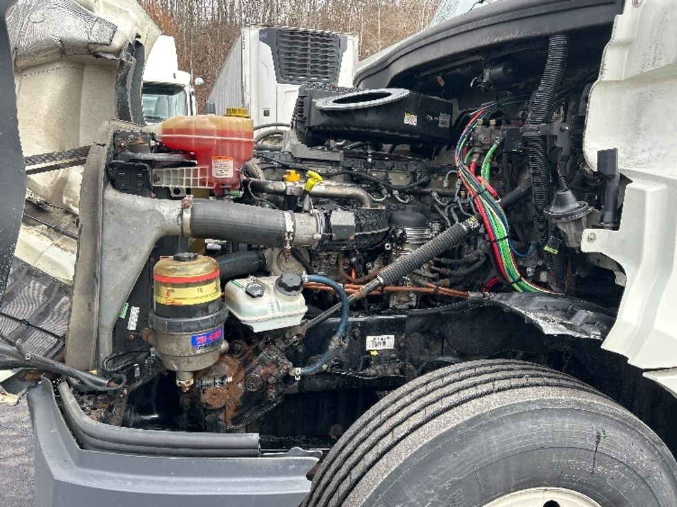 Day Cab Tractor-Heavy Duty Tractors-Freightliner-2018-T12664ST-Binghamton-NY-540,000\n\t\tmiles-$ 31,250 - Image 16