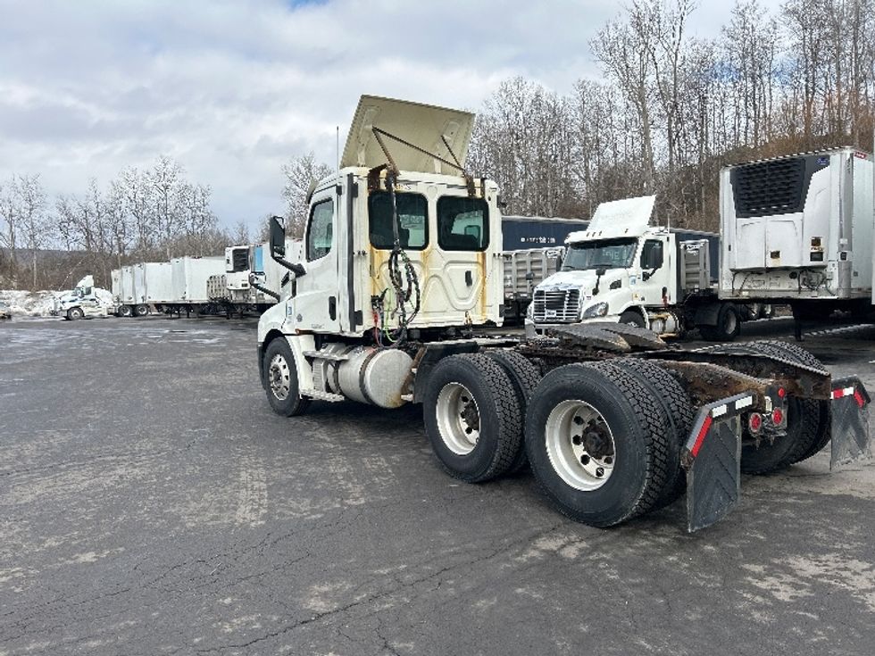Day Cab Tractor-Heavy Duty Tractors-Freightliner-2018-T12664ST-Binghamton-NY-540,000\n\t\tmiles-$ 31,250 - Image 5