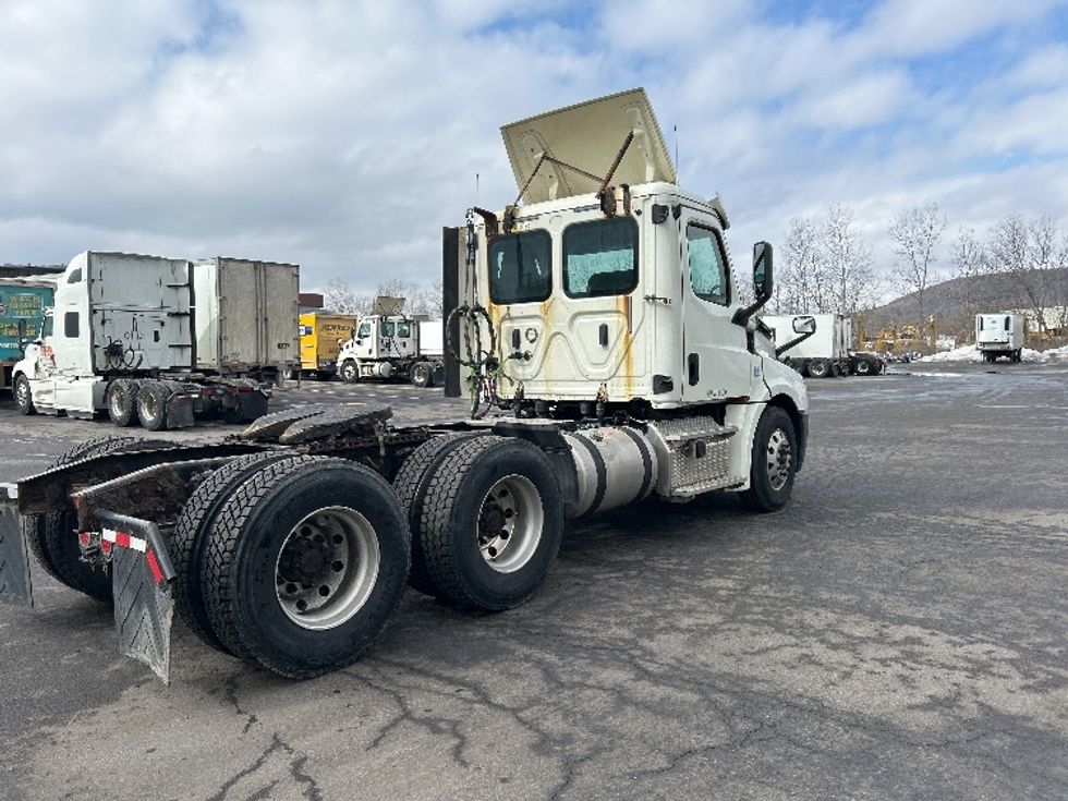 Day Cab Tractor-Heavy Duty Tractors-Freightliner-2018-T12664ST-Binghamton-NY-540,000\n\t\tmiles-$ 31,250 - Image 7