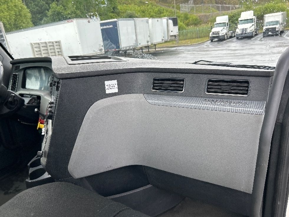 Day Cab Tractor-Heavy Duty Tractors-Freightliner-2018-T12664ST-Binghamton-NY-611,758\n\t\tmiles-$ 31,000 - Image 13