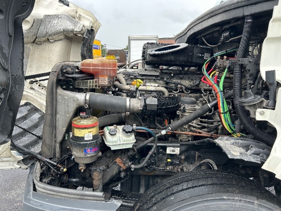 Day Cab Tractor-Heavy Duty Tractors-Freightliner-2018-T12664ST-Binghamton-NY-611,758\n\t\tmiles-$ 31,000 - Image 16