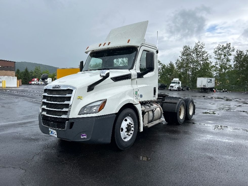 Day Cab Tractor-Heavy Duty Tractors-Freightliner-2018-T12664ST-Binghamton-NY-611,758\n\t\tmiles-$ 31,000 - Image 3