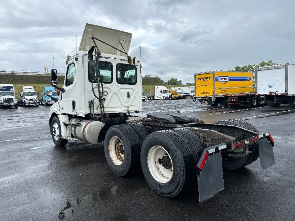 Day Cab Tractor-Heavy Duty Tractors-Freightliner-2018-T12664ST-Binghamton-NY-611,758\n\t\tmiles-$ 31,000 - Image 5