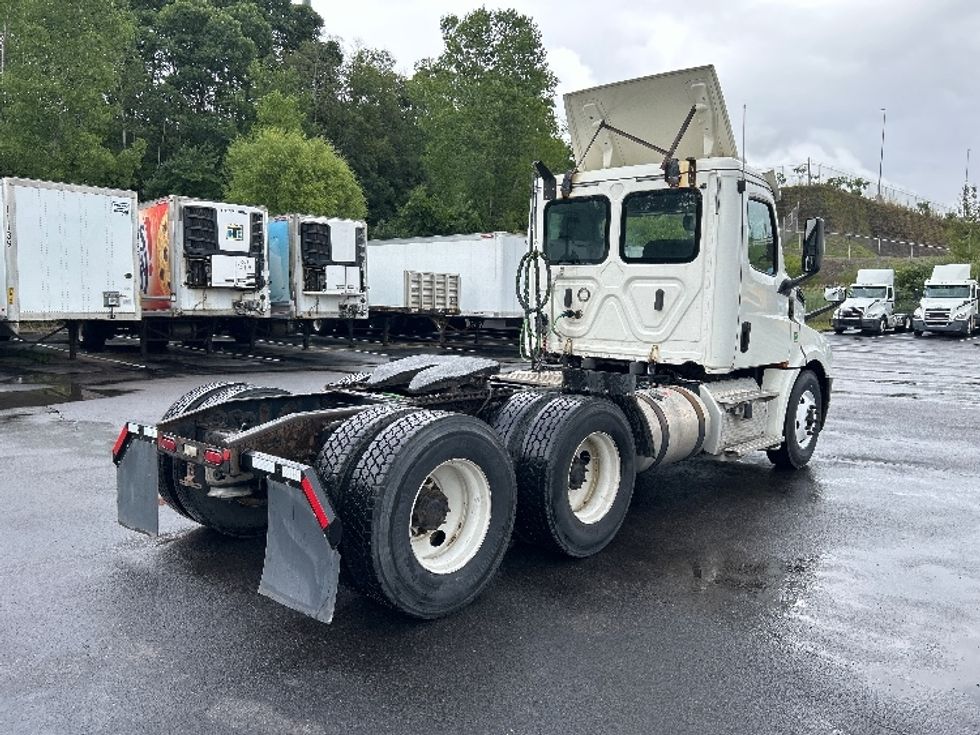 Day Cab Tractor-Heavy Duty Tractors-Freightliner-2018-T12664ST-Binghamton-NY-611,758\n\t\tmiles-$ 31,000 - Image 7